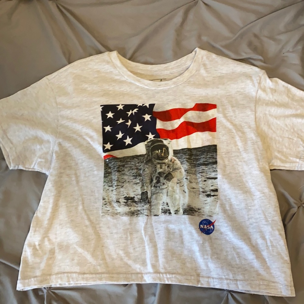 Cropped graphic tee